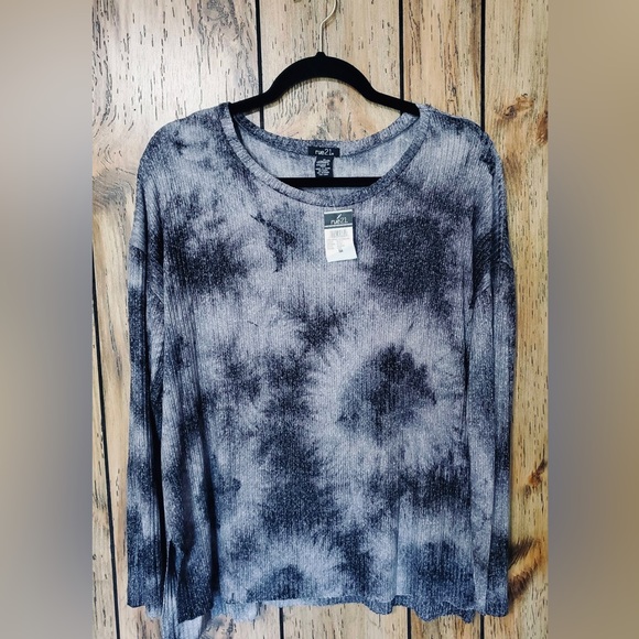 Rue21 Sweaters - Rue 21 Tie Dye Gray and Black Lightweight Knit Sweater, Size M NWT